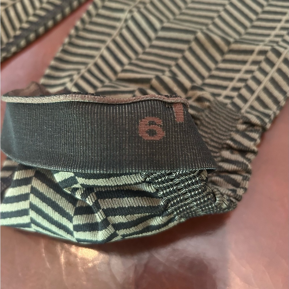 *SOLD* Lululemon In the Flow Crops - Picture 2 of 4